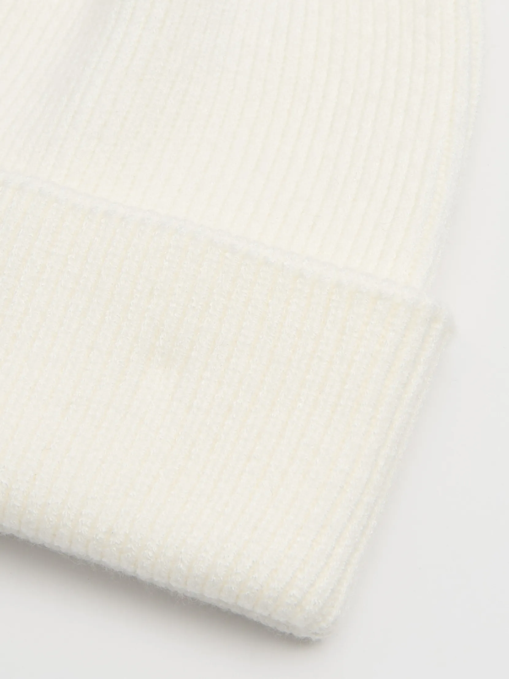 Hot Biała czapka beanie z dodatkiem wiskozy Czapki