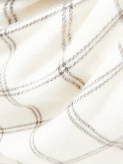 Outlet Biały szalik w kratę z frędzlami Szaliki