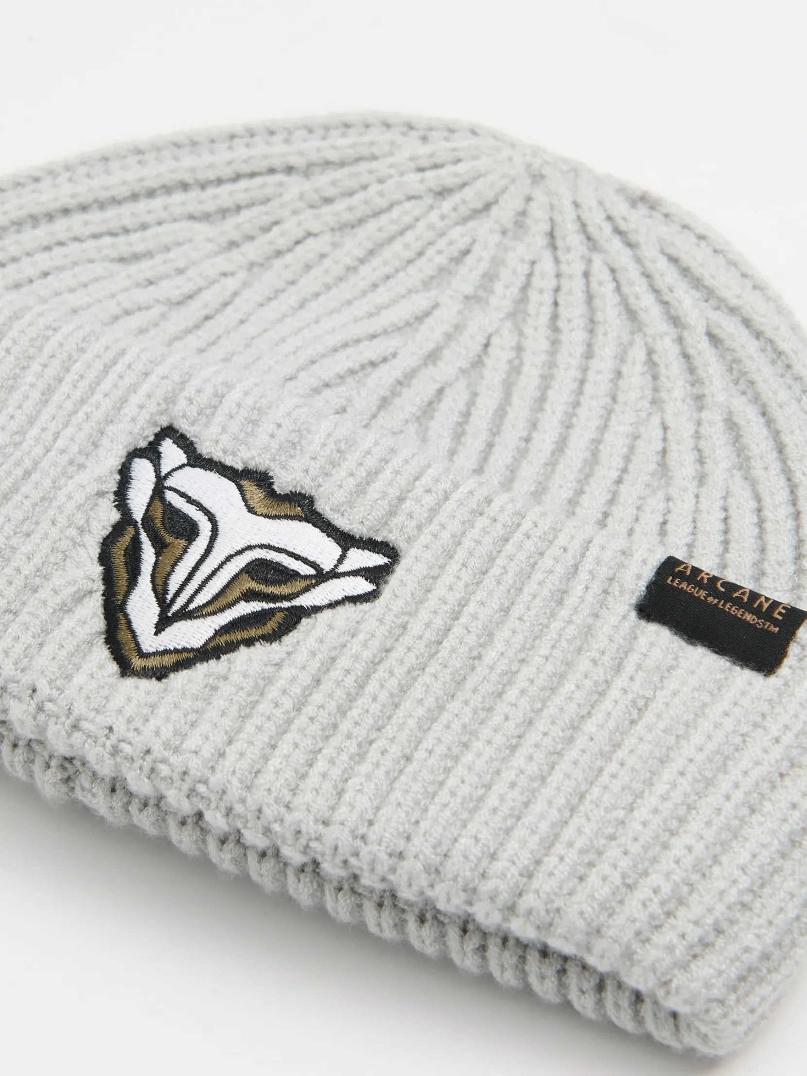 Best Czapka beanie z naszywką Arcane Czapki