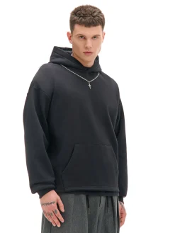 Sale Czarna bluza hoodie z naszyjnikiem Bluzy
