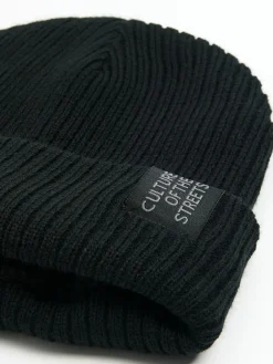 Best Czarna czapka beanie z naszywką Czapki