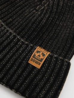Discount Czarna czapka beanie z naszywką Czapki
