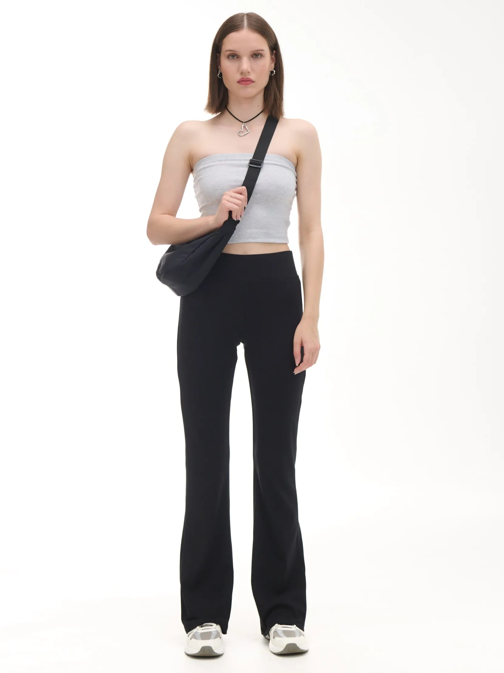 Discount Czarne dresy typu flare Spodnie