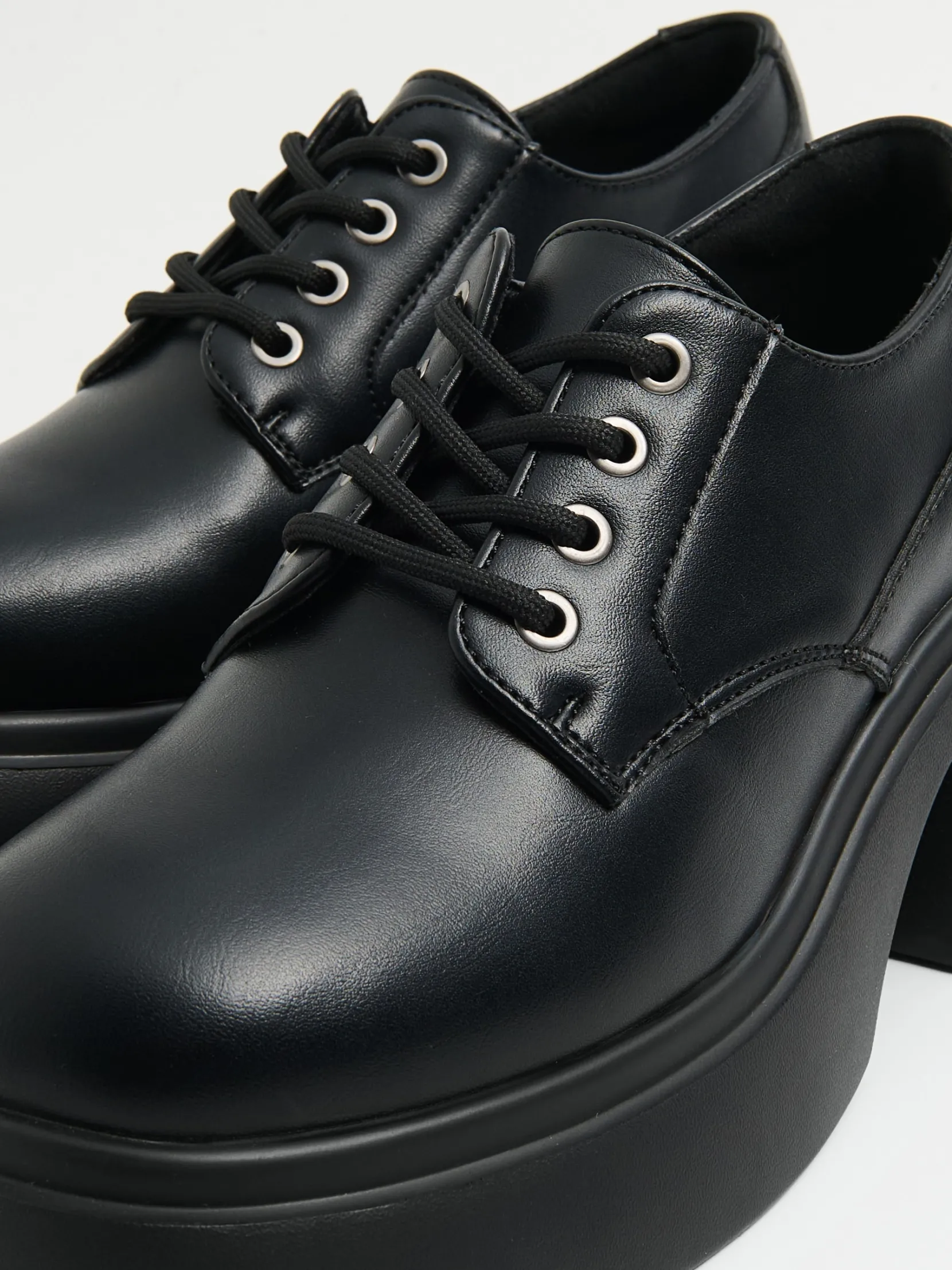 Discount Czarne loafersy z imitacji skóry Półbuty