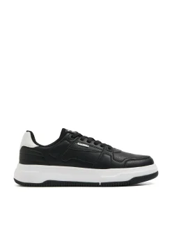 Hot Czarne sneakersy z białymi elementami Sneakersy
