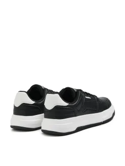 Hot Czarne sneakersy z białymi elementami Sneakersy