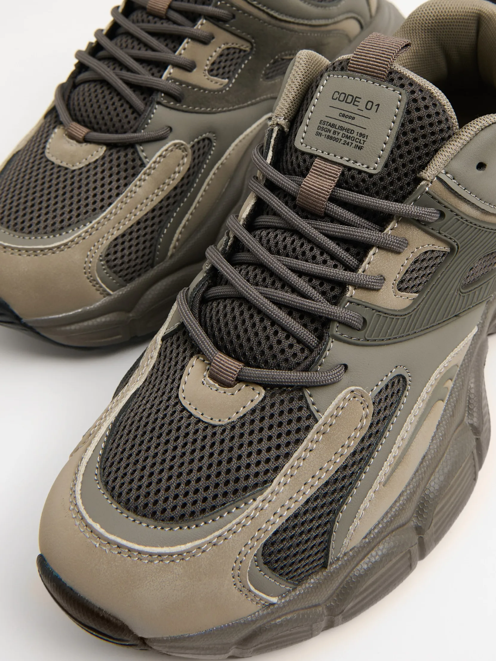 Sale Oliwkowe sneakersy Sneakersy